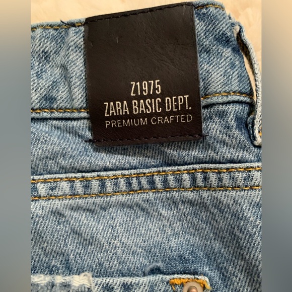 Zara Basic Z1975 Denim Jeans with Embellishments and Frayed Hem • Size 4 - Picture 9 of 14